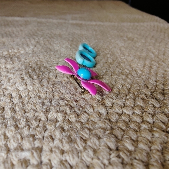 Vintage Barbie Vibes 80's Pins Blue Sunglasses and Pink Flower 1.5" - Picture 2 of 5
